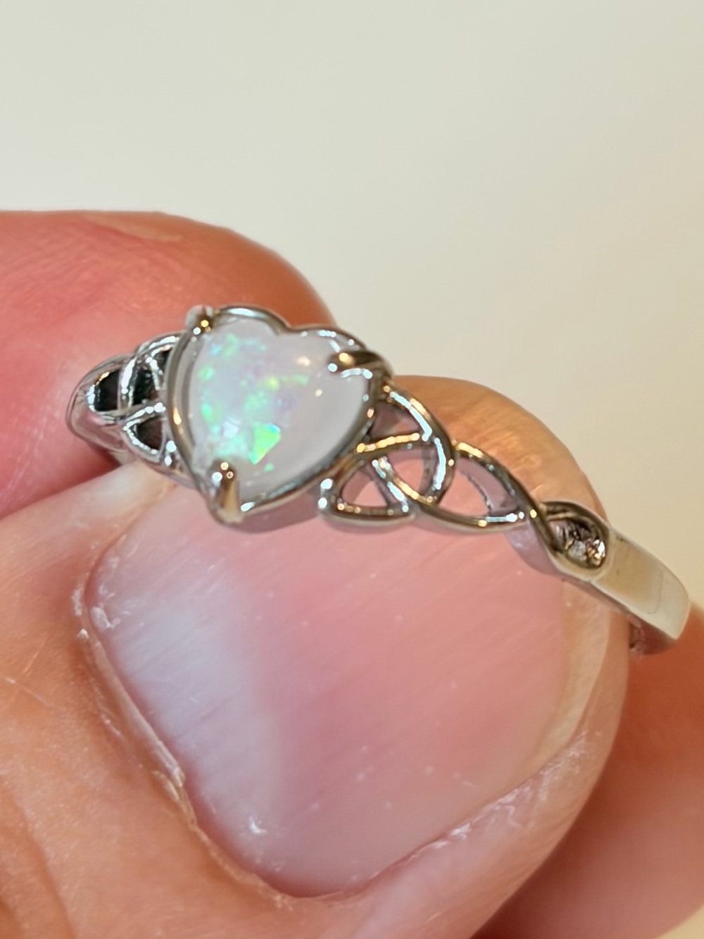 Coquettish Simulated Acrylic Heart Ring. - Picture 3 of 5